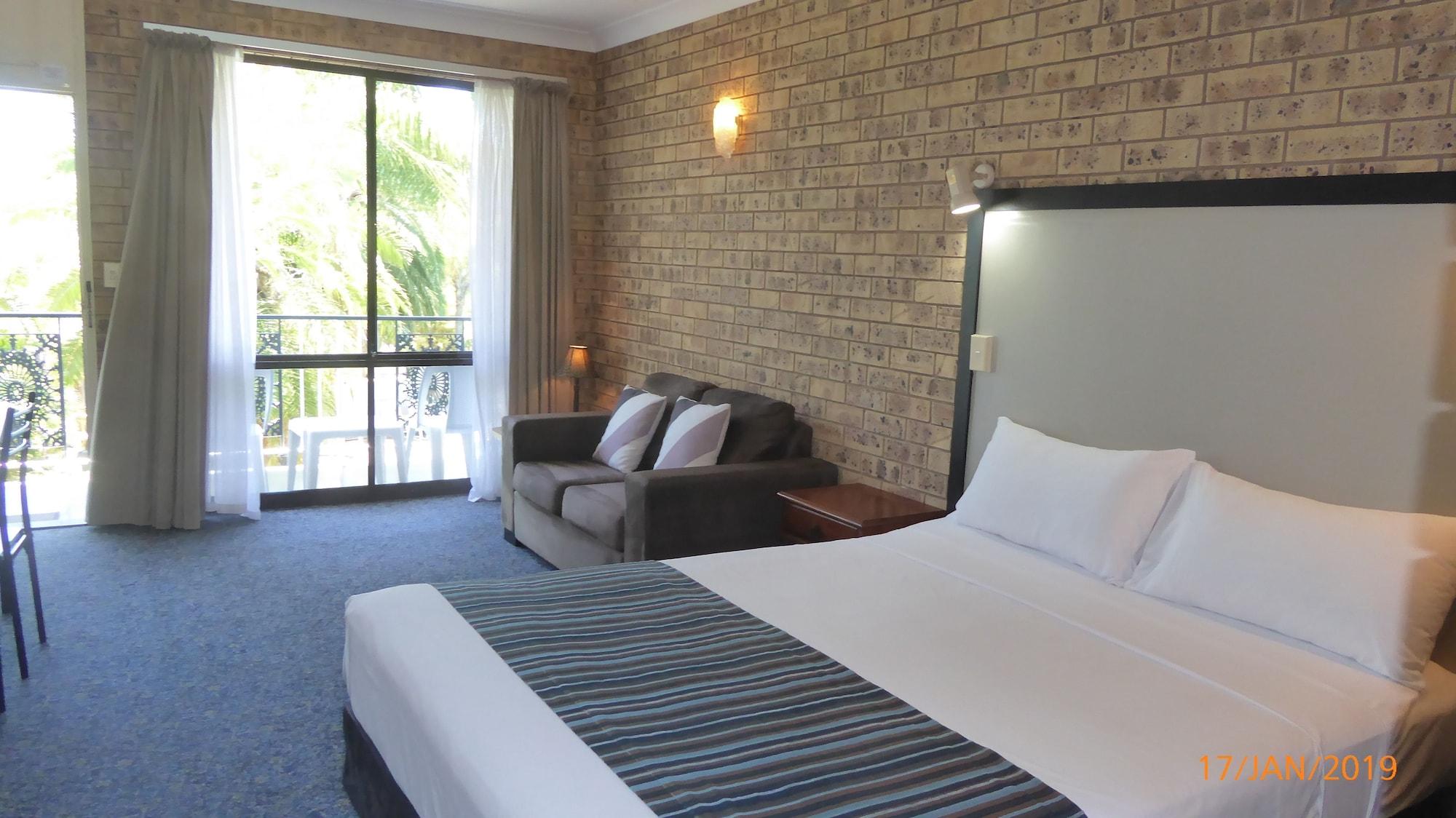 Tower Court Motel - Adults Only Haven Харві-Бей Екстер'єр фото