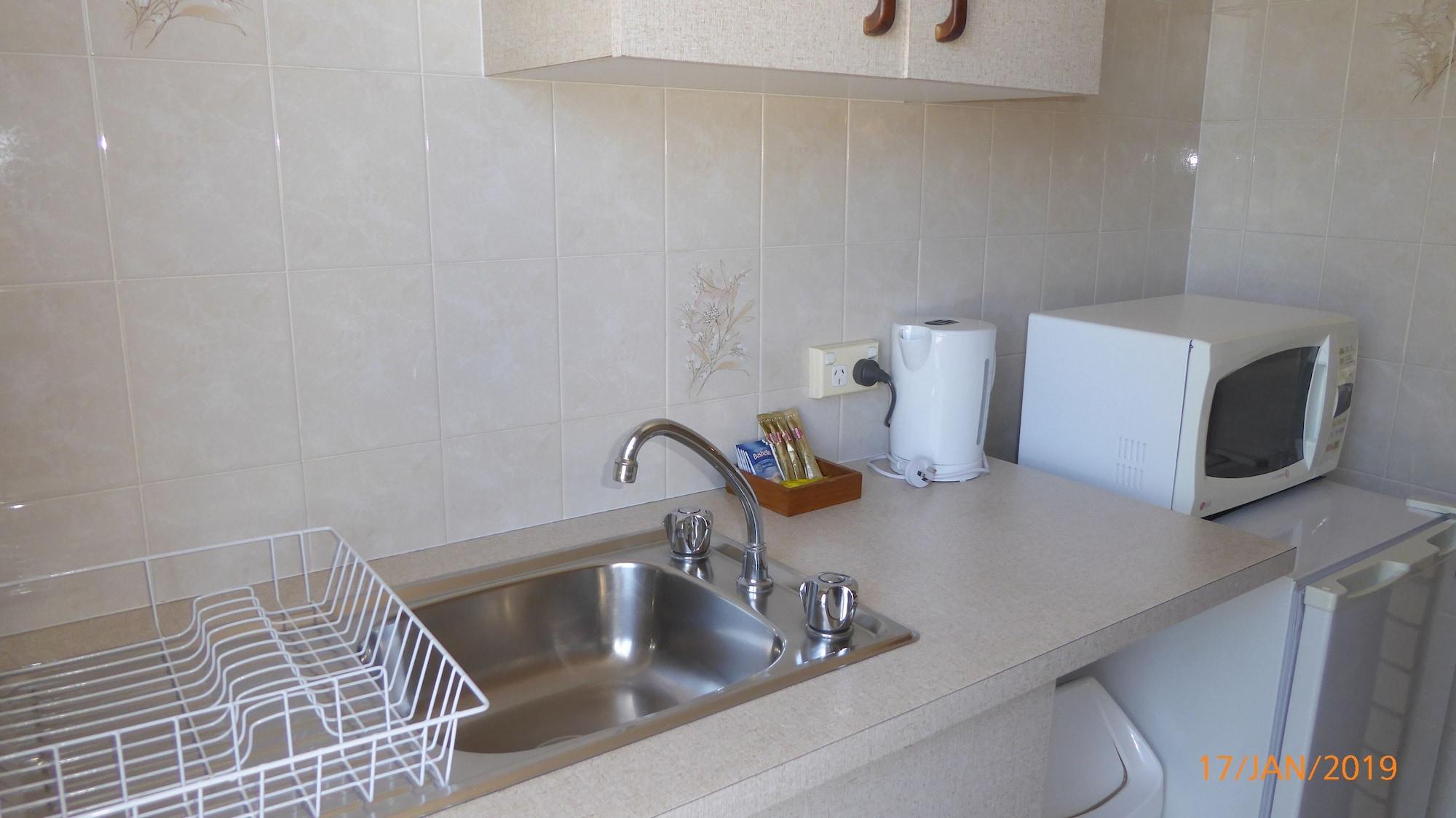 Tower Court Motel - Adults Only Haven Харві-Бей Екстер'єр фото