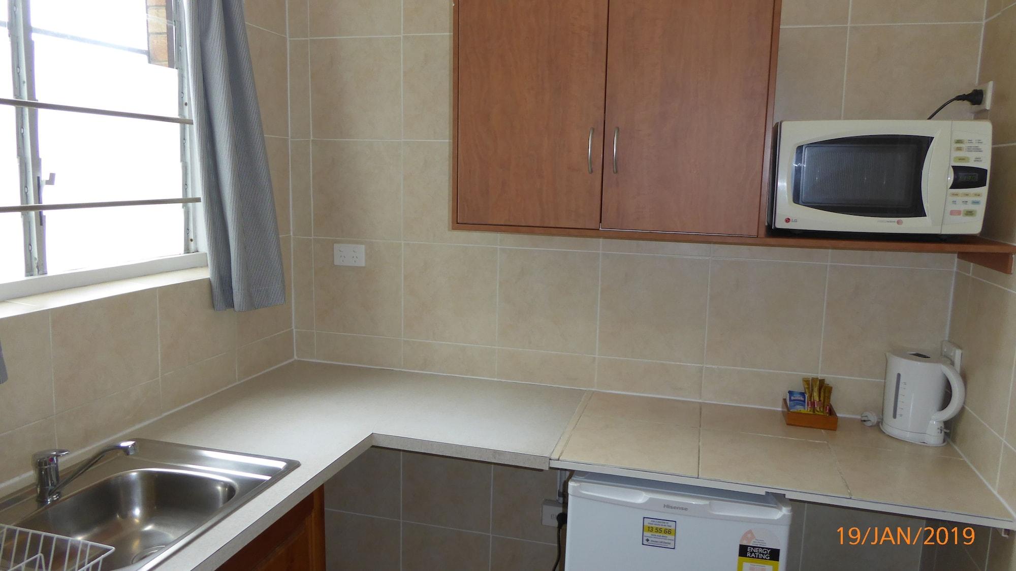 Tower Court Motel - Adults Only Haven Харві-Бей Екстер'єр фото