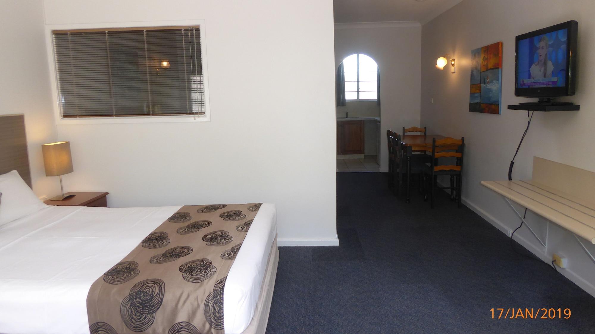 Tower Court Motel - Adults Only Haven Харві-Бей Екстер'єр фото