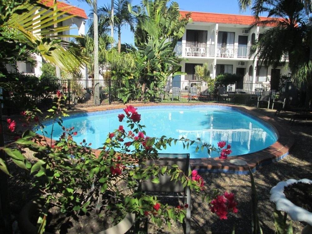 Tower Court Motel - Adults Only Haven Харві-Бей Екстер'єр фото
