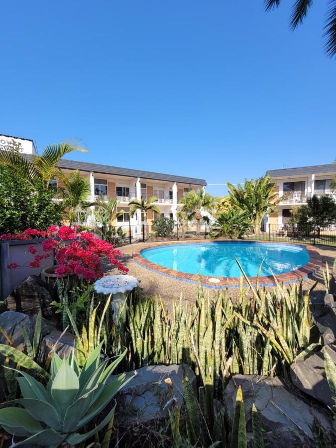 Tower Court Motel - Adults Only Haven Харві-Бей Екстер'єр фото