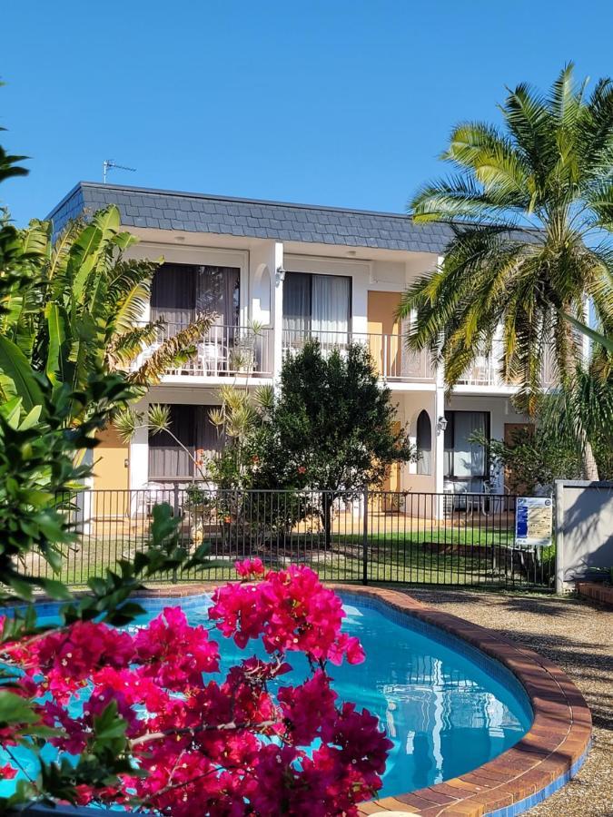Tower Court Motel - Adults Only Haven Харві-Бей Екстер'єр фото
