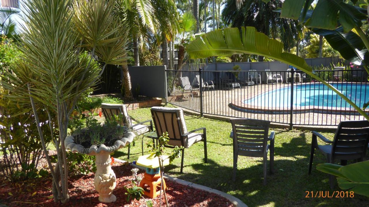 Tower Court Motel - Adults Only Haven Харві-Бей Екстер'єр фото