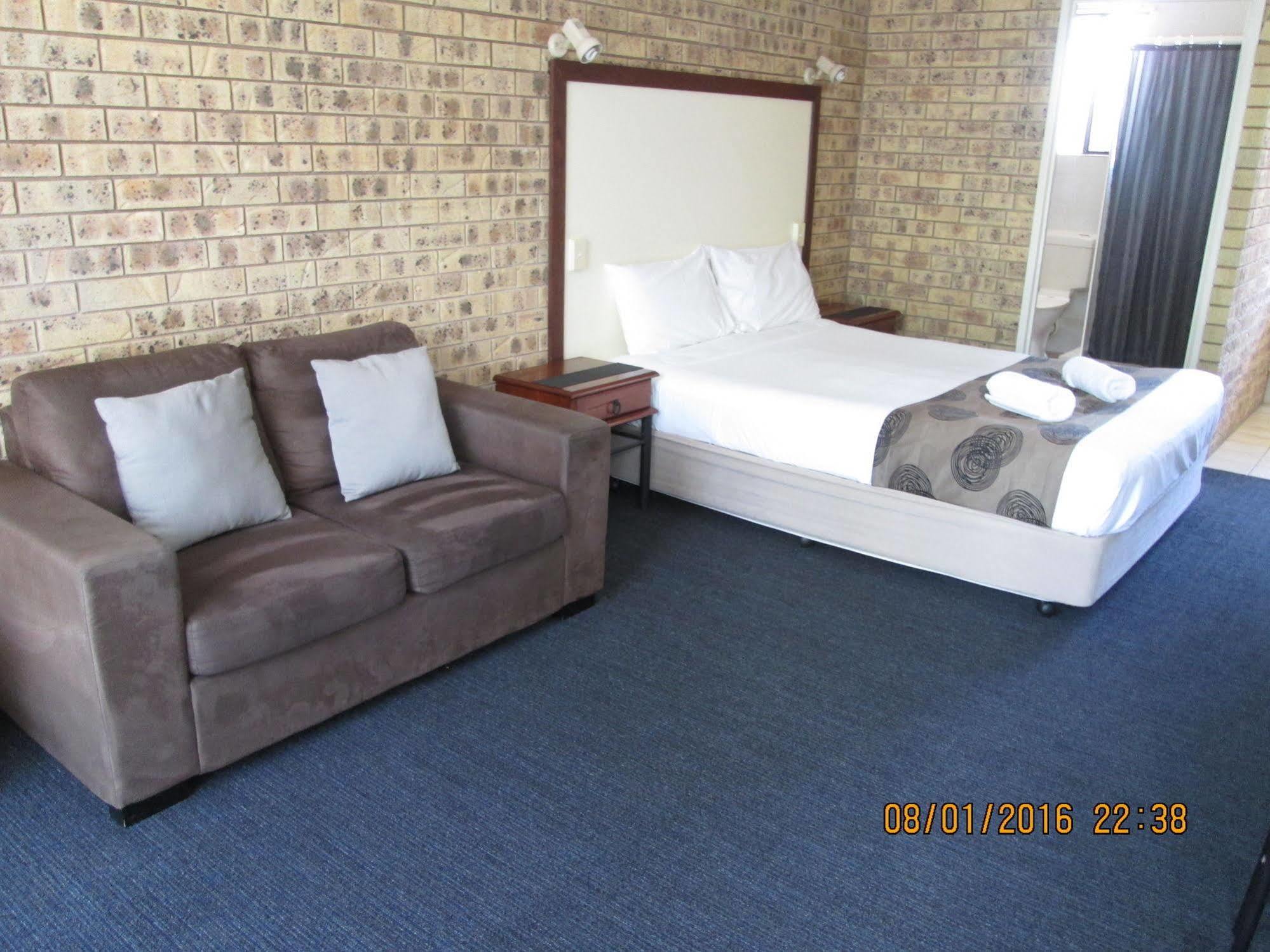 Tower Court Motel - Adults Only Haven Харві-Бей Екстер'єр фото